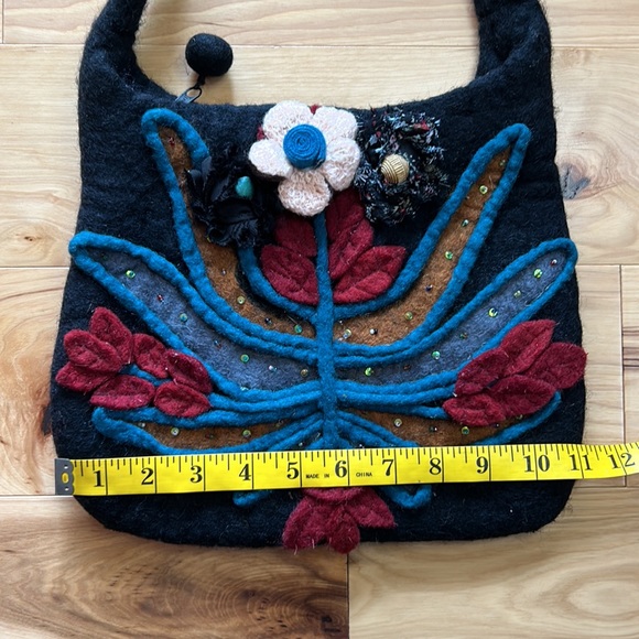 Rising Tide 100% Wool Boho Floral Purse - Picture 4 of 7